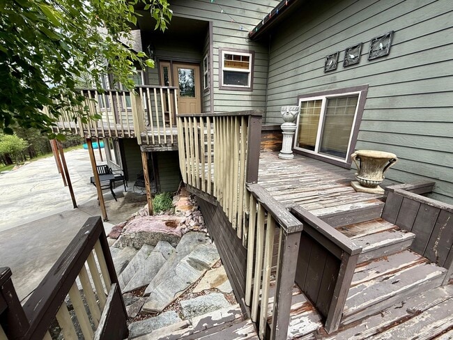 Building Photo - Spacious 4 Bed 3.5 Bath Home in Frenchtown!