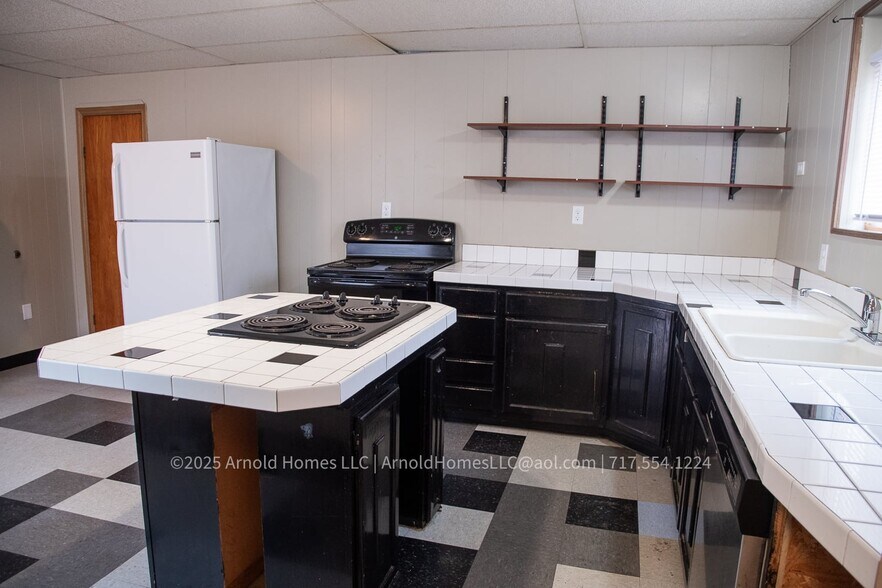Kitchen - 1024 W Trindle Rd