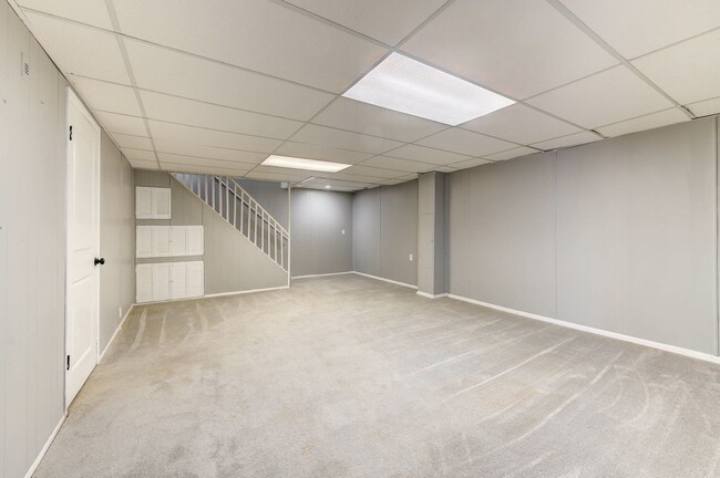 Building Photo - 3633 Shores Dr