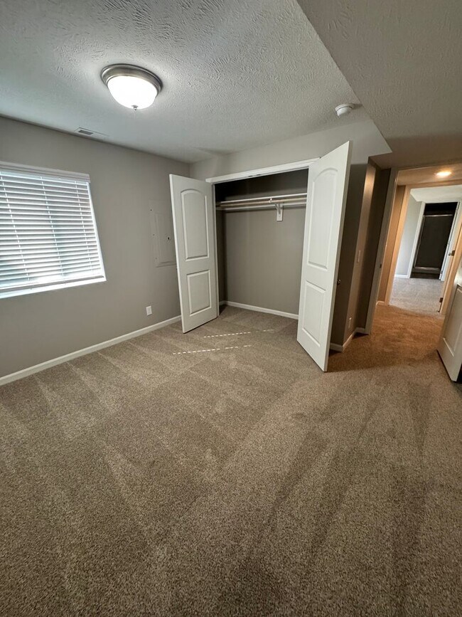 Building Photo - 1059 N 170th Ave