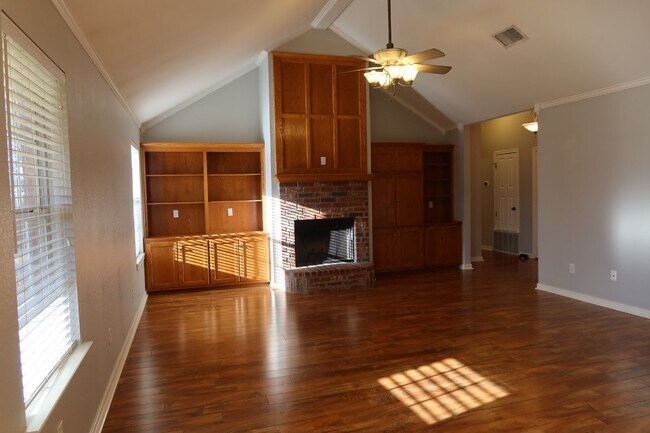 Building Photo - Charming 3-Bedroom Home with 2 Full Bathrooms in Waco, TX - Must See!