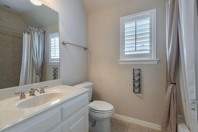 Building Photo - 2264 Hermitage Dr