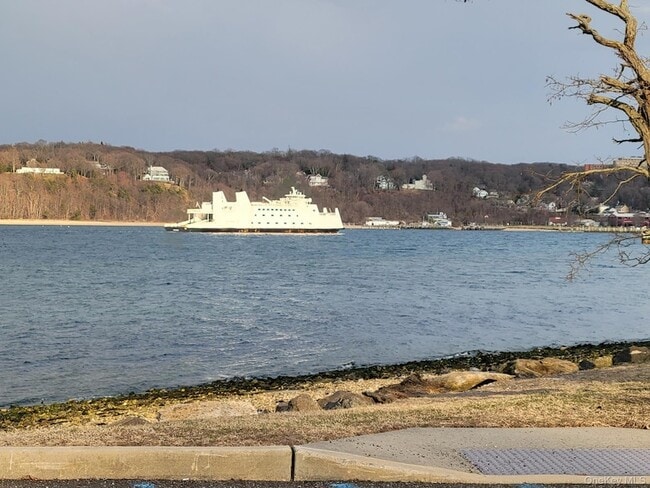 Building Photo - 9 Bayview Ct