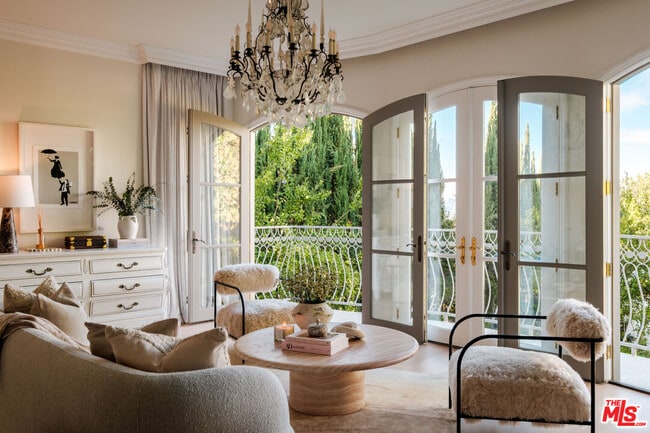 Building Photo - 18875 Pasadero Dr