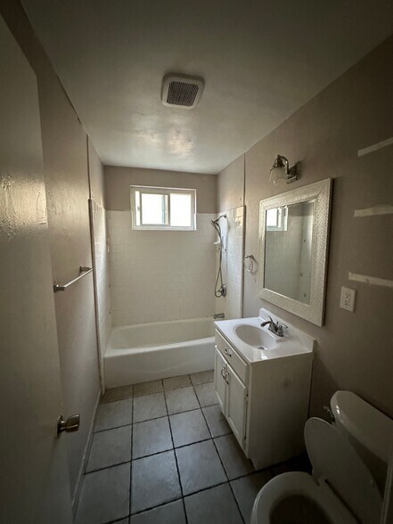 Building Photo - 14424 Flallon Ave