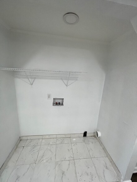 Building Photo - 1214 La Vega St