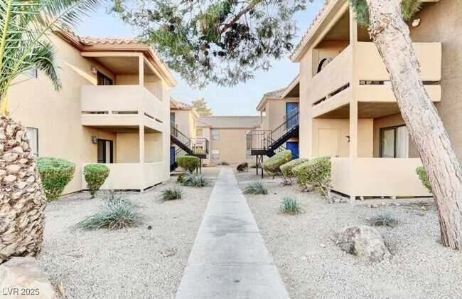Building Photo - 3135 S Mojave Rd
