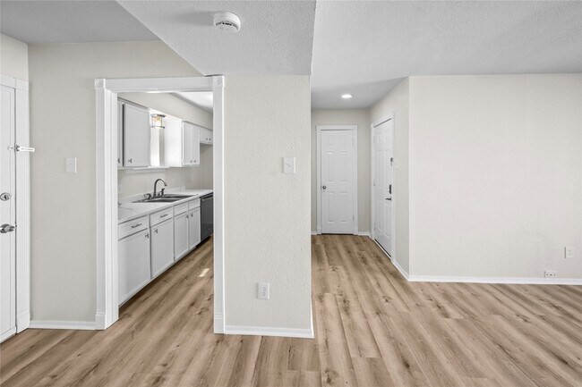 Building Photo - 10574 High Hollows Dr