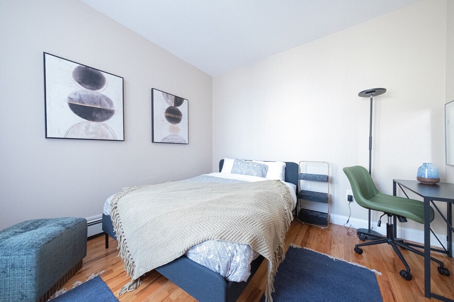 Building Photo - 245 W 113th St