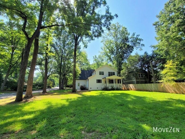 Building Photo - 1265 Pinecrest Ave