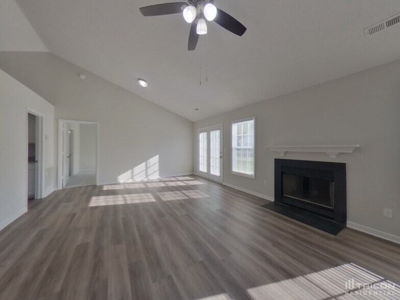 Building Photo - 3600 Amos Dr