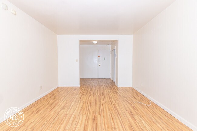 Building Photo - 740 Clarkson Ave