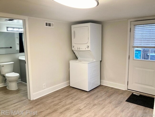 Building Photo - 611 Fairgrove Ave