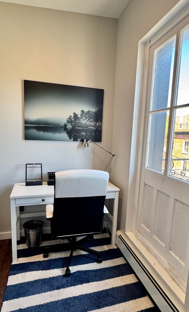 Building Photo - 104 Ferry St