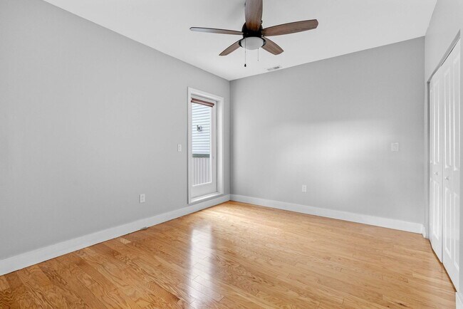 Building Photo - 900 N 16th St