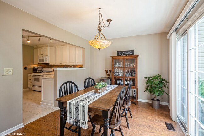Building Photo - 707 Clover Hill Ct