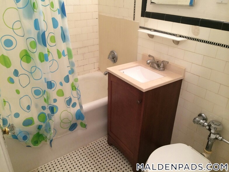 Building Photo - 349 Pleasant St