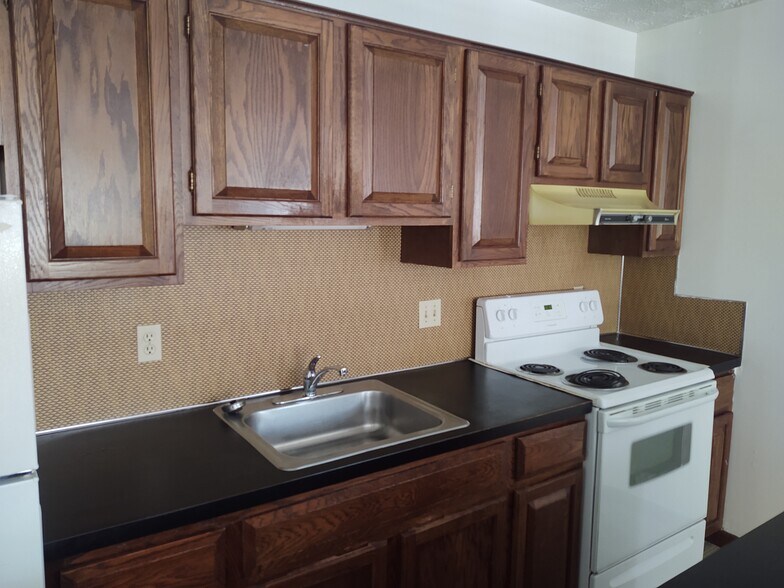 Kitchen - 513 W Chocolate Ave