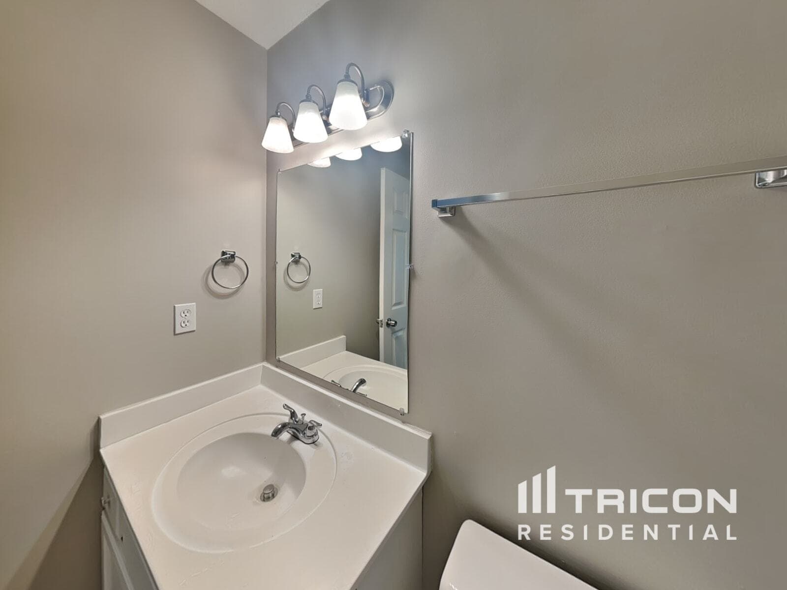 Building Photo - 2829 Rosemeade Dr