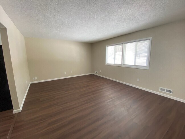 Building Photo - 9460-9462 Griggs Ave