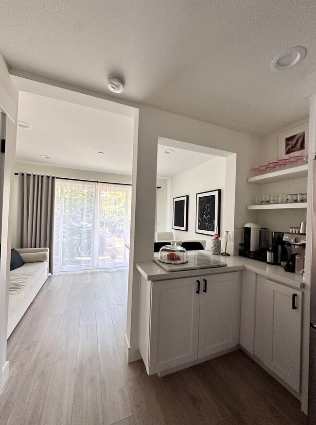 Building Photo - Modern Ballard Townhouse | 3 Beds, 2.5 Bat...