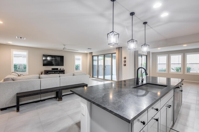 Building Photo - 7308 W Tombstone Trail