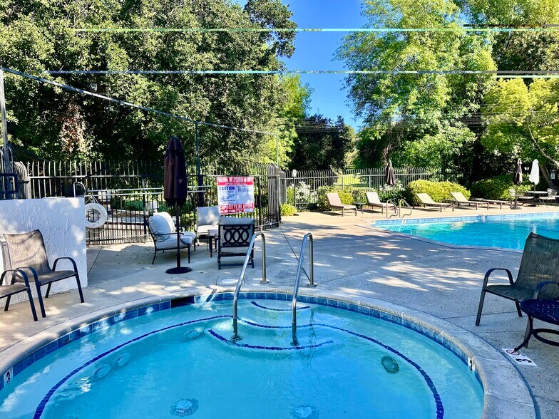 Building Photo - 4648 Park Granada