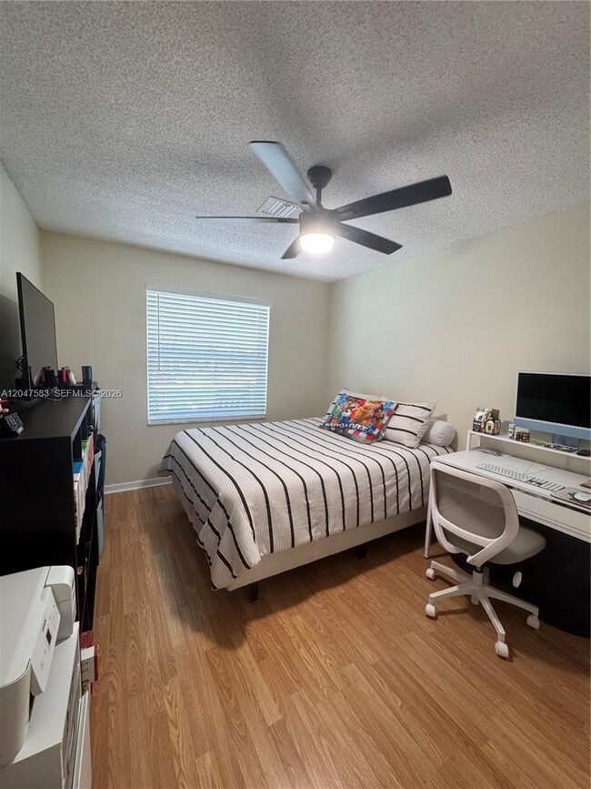 Building Photo - 4152 Pine Ridge Ln