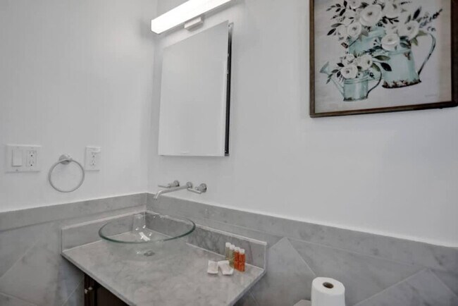 Building Photo - 37 Hendricks Isle