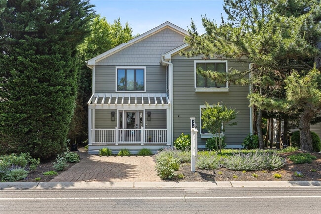 Building Photo - 710 Lighthouse Ave