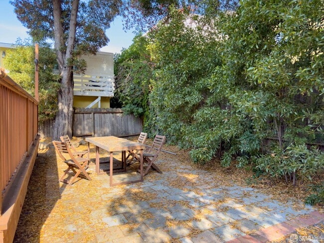 Building Photo - 2215 Blake St