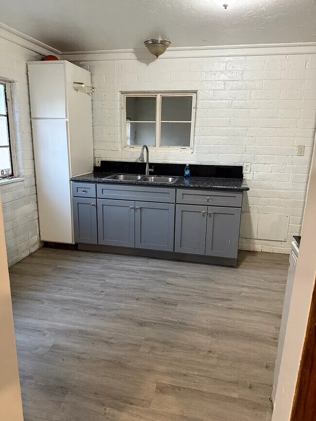 Building Photo - 735 Fresno St