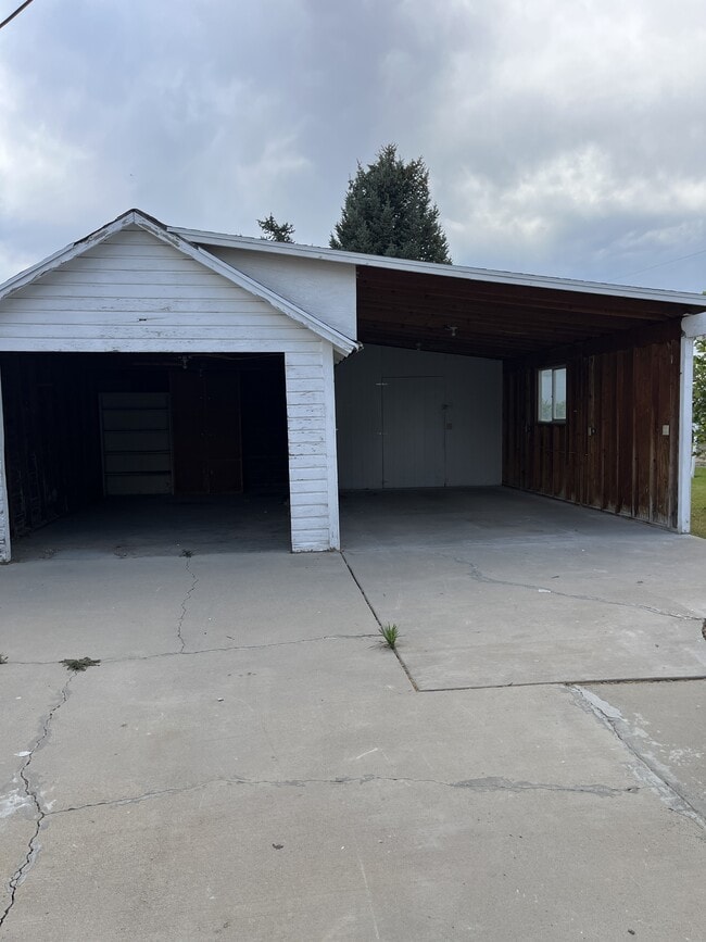 Building Photo - 445 N 200 W St