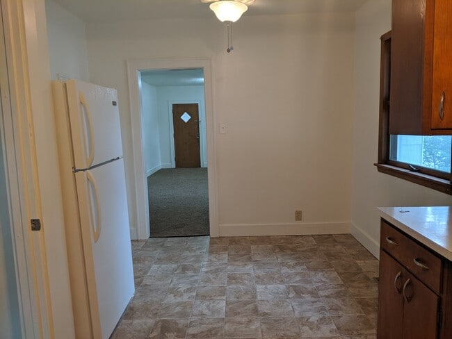 Building Photo - Nice 2-Bedroom Home for Rent in North Central Elkhart