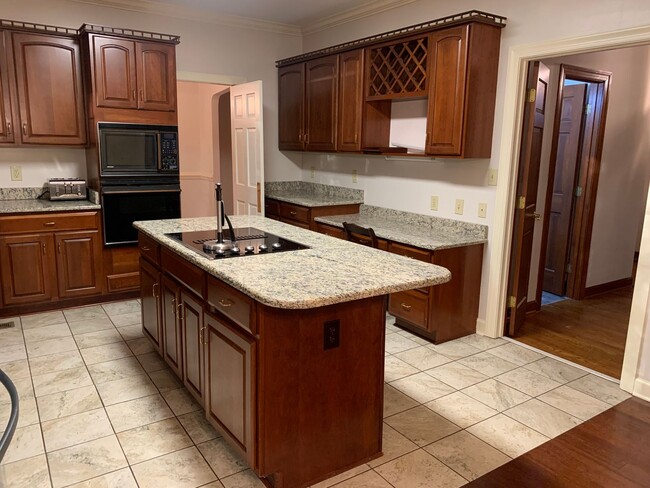 Building Photo - Fabulous 4BR 2.5BA Home on 1.25 Acres