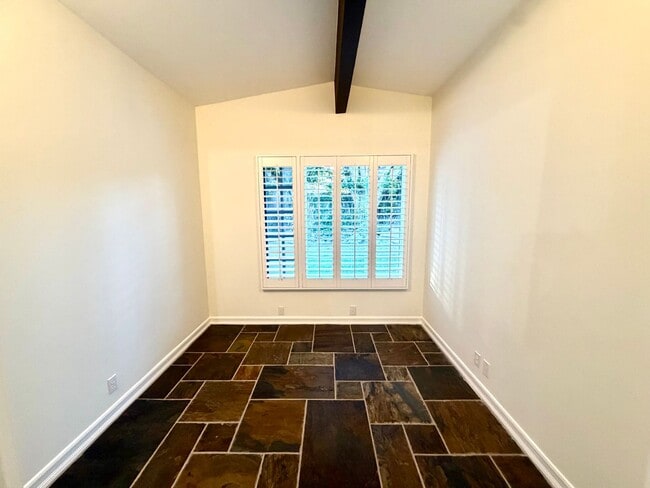 Building Photo - 4 Bedroom Beautiful Tustin Cul-De-Sac Home