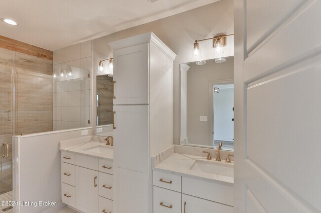 Building Photo - 10504 Meeting St