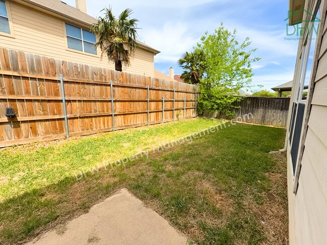 Building Photo - Elegant and Spacious 5-Bedroom Home for Lease in Fort Worth