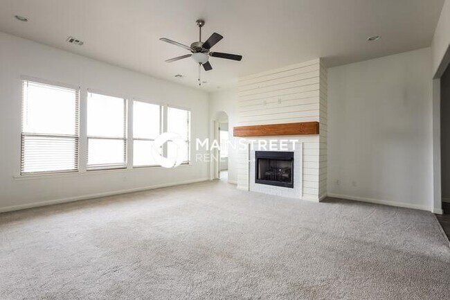 Building Photo - 3 Bedroom Pet-Friendly Home in Yukon, OK with Main Street Renewal