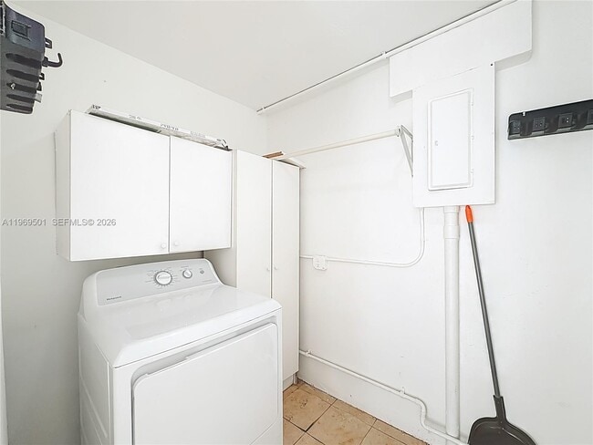 Building Photo - 2133 N 14th Ave