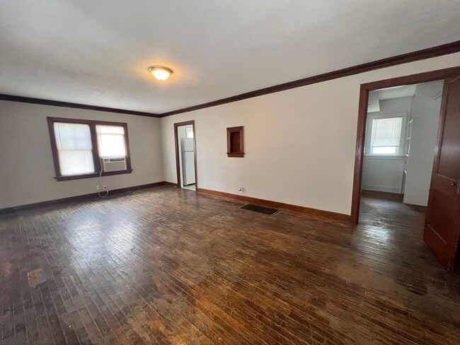 Building Photo - Coming Soon 4/10/26! Newton 1 Bedroom for Rent!