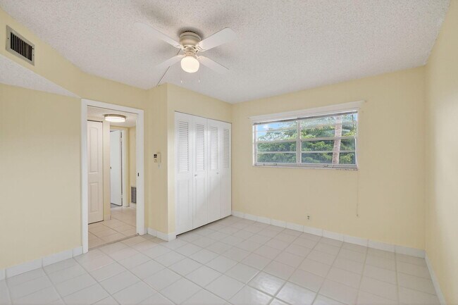 Building Photo - 3810 Via Poinciana