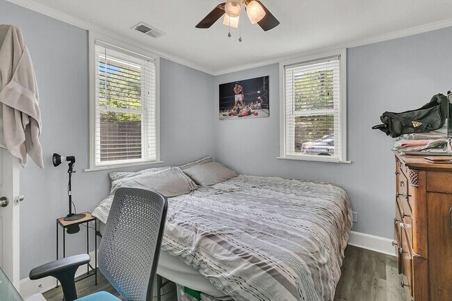 Building Photo - 1442 Agatha St