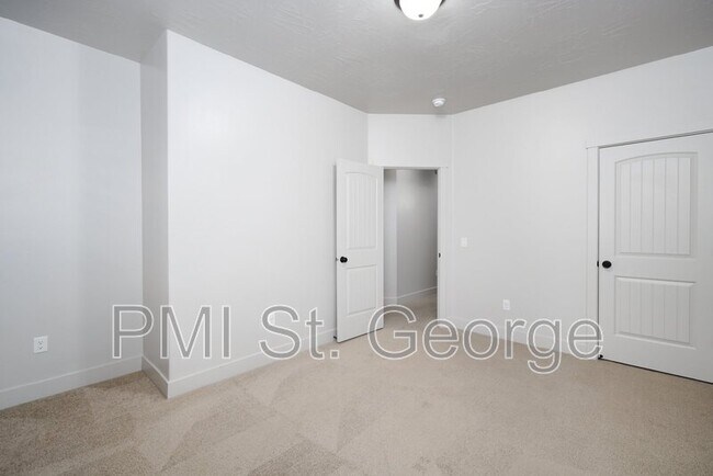 Building Photo - 3731 E Shooting Star Ln