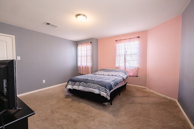 Building Photo - 10814 Spring Brook Pass Dr