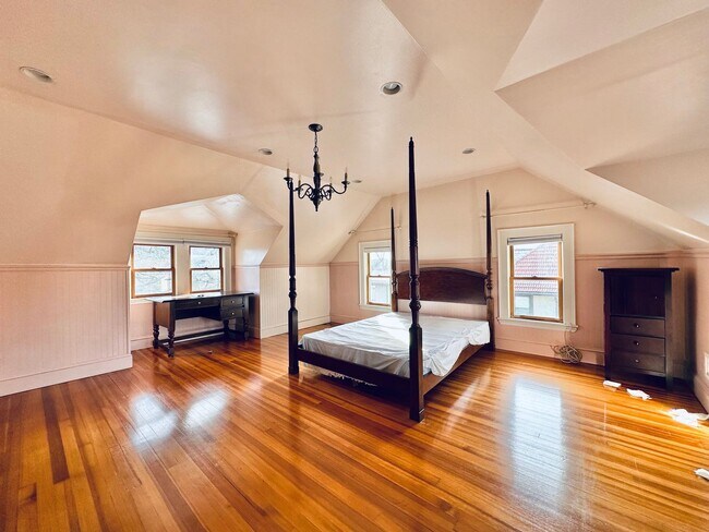 Building Photo - 671 Prospect St