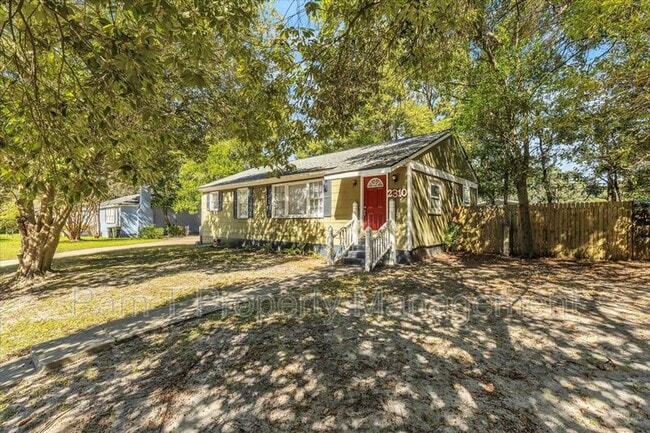 Building Photo - 2310 Lorraine Dr