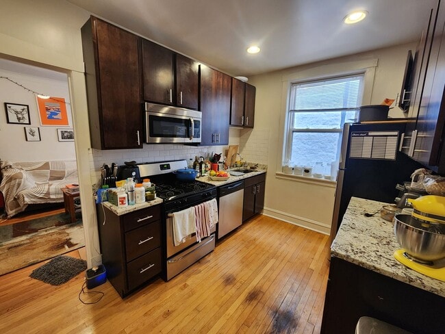 Building Photo - Spacious Updated 2 bed/1 bath in North Park