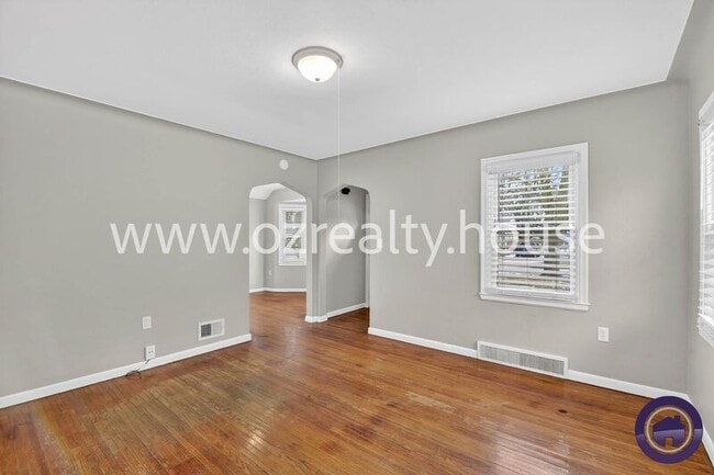 Building Photo - 110 Pasadena Blvd