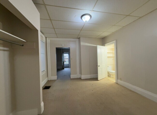 Building Photo - Ground Floor 1 Bedroom Apartment